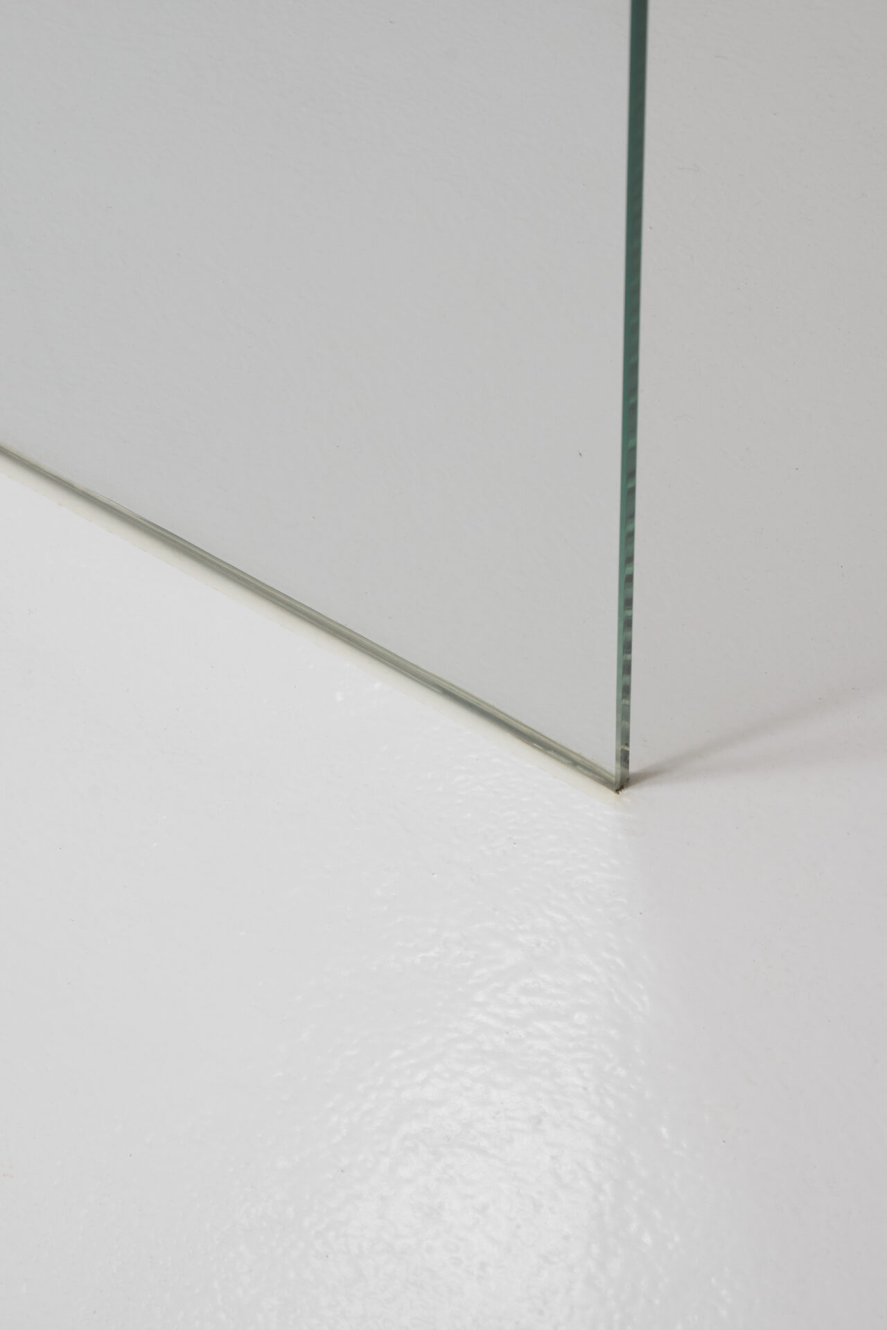 Naadloze douche met nissen in Polycoat RAL 9016 te Veurne