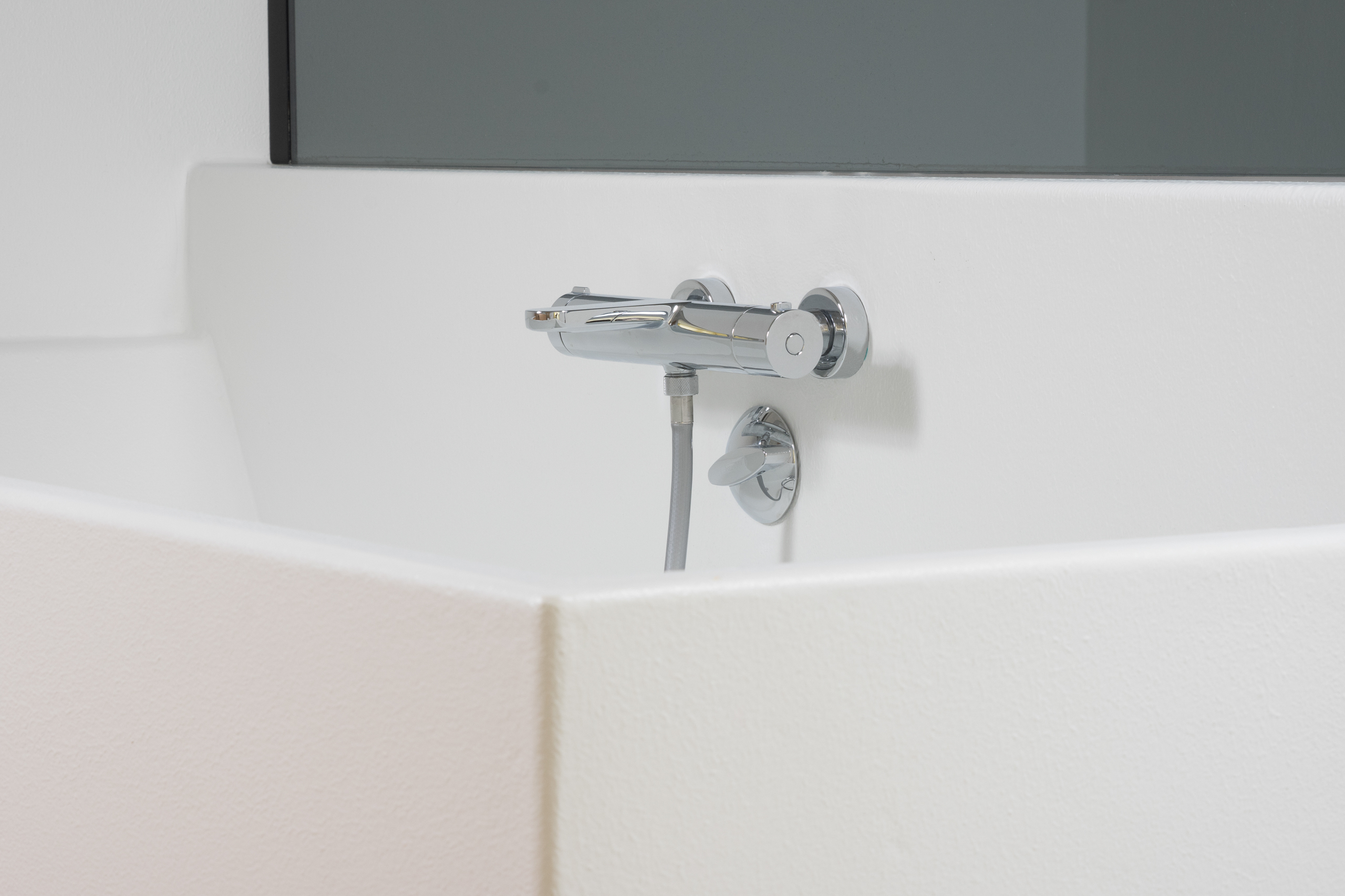 Grohe kraanwerk in klassevolle Voegloze Badkamer te Sint-Martens-Latem