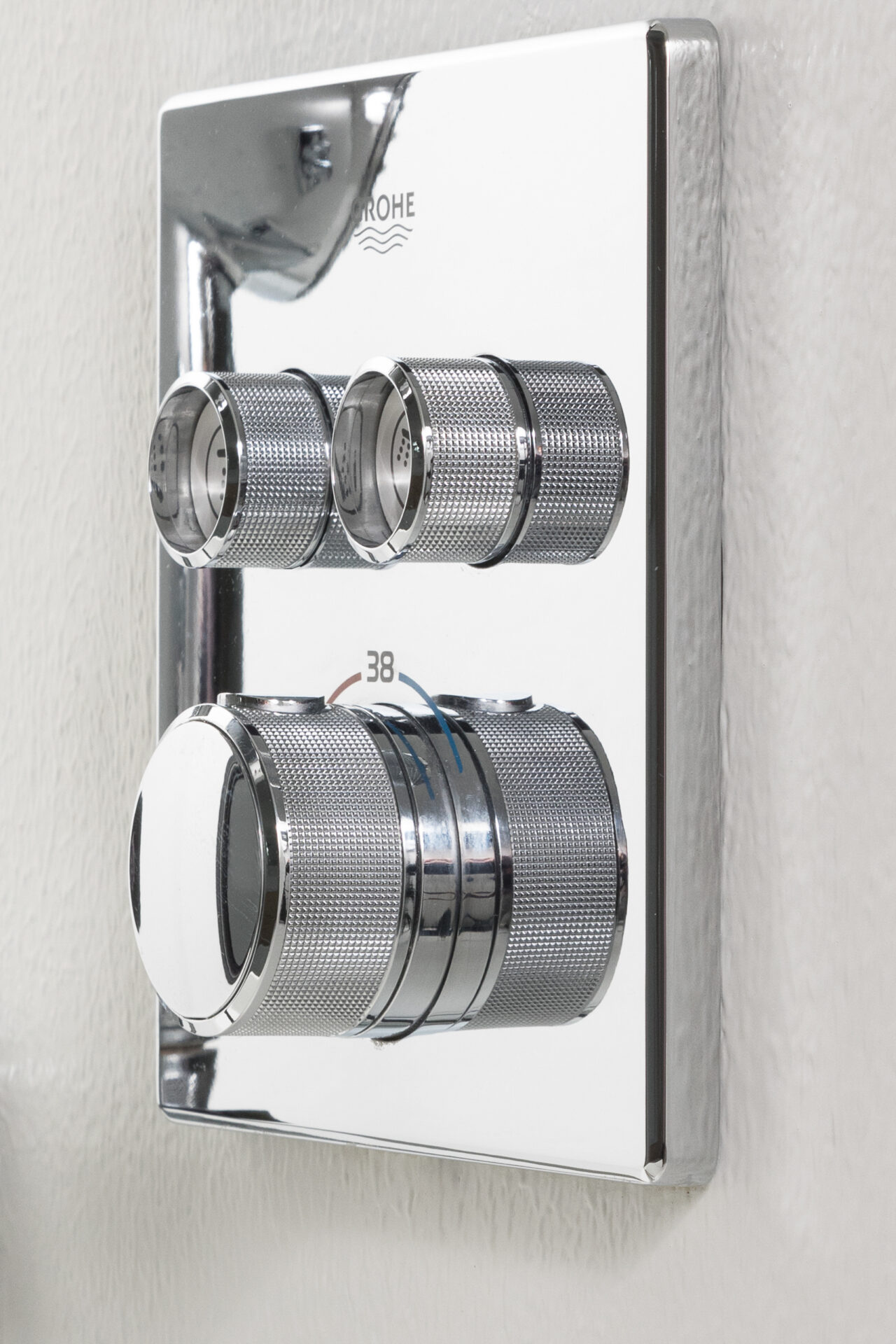 Grohe kraanwerk in klassevolle Voegloze Badkamer te Sint-Martens-Latem