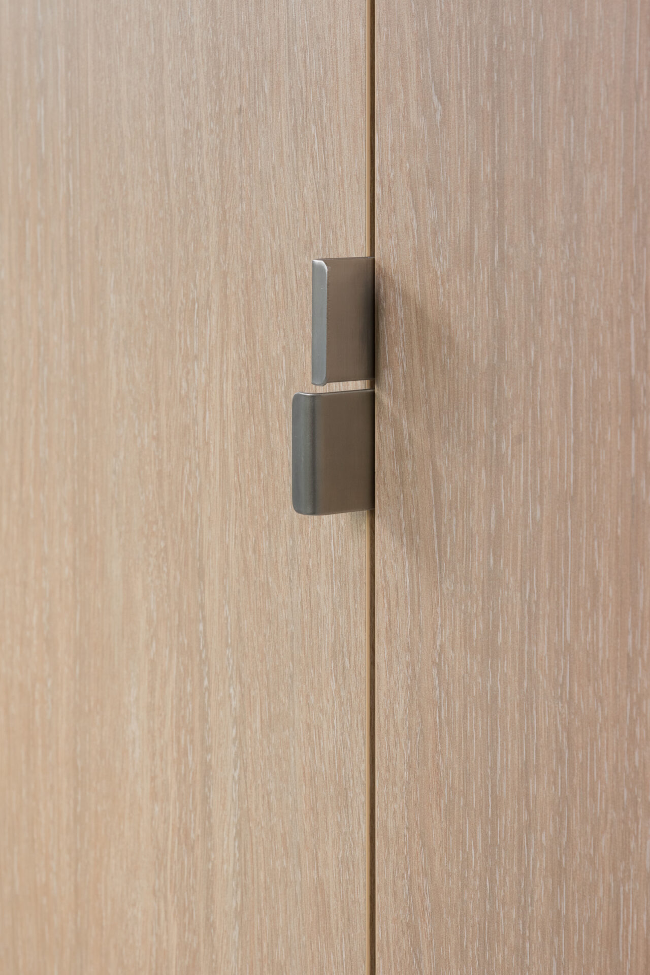 Maatwerk badkamermeubel in melamine met inox kasttrekkers te Menen
