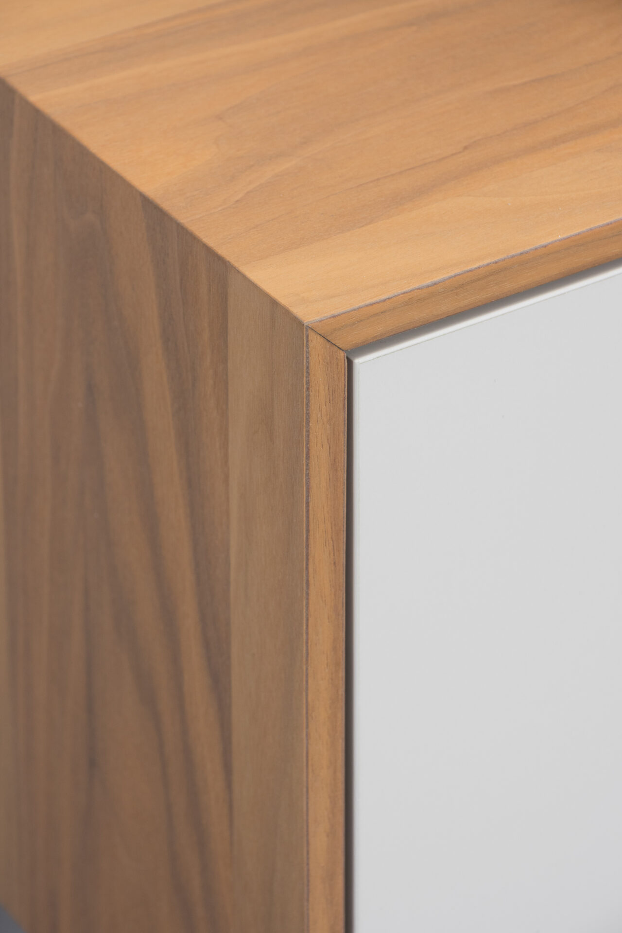 Maatwerk badkamermeubel in melamine met inox kasttrekkers te Menen