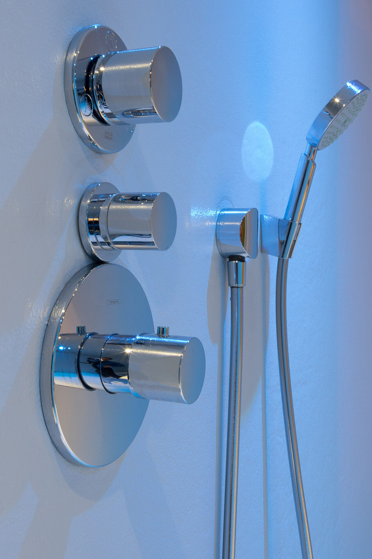 Hansgrohe regendouche met inbouwkraanwerk en zitbank in voegloze douche te Rumbeke