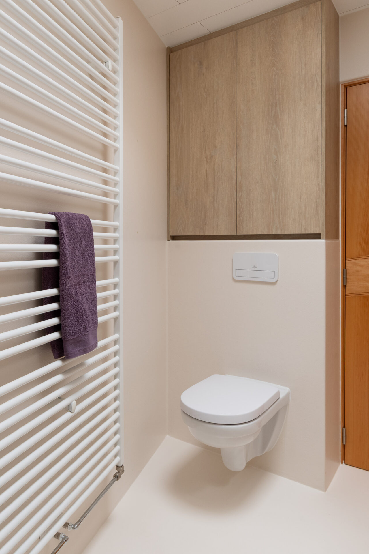 Villeroy & Boch toilet in strakke Voegloze Badkamer te Lauwe