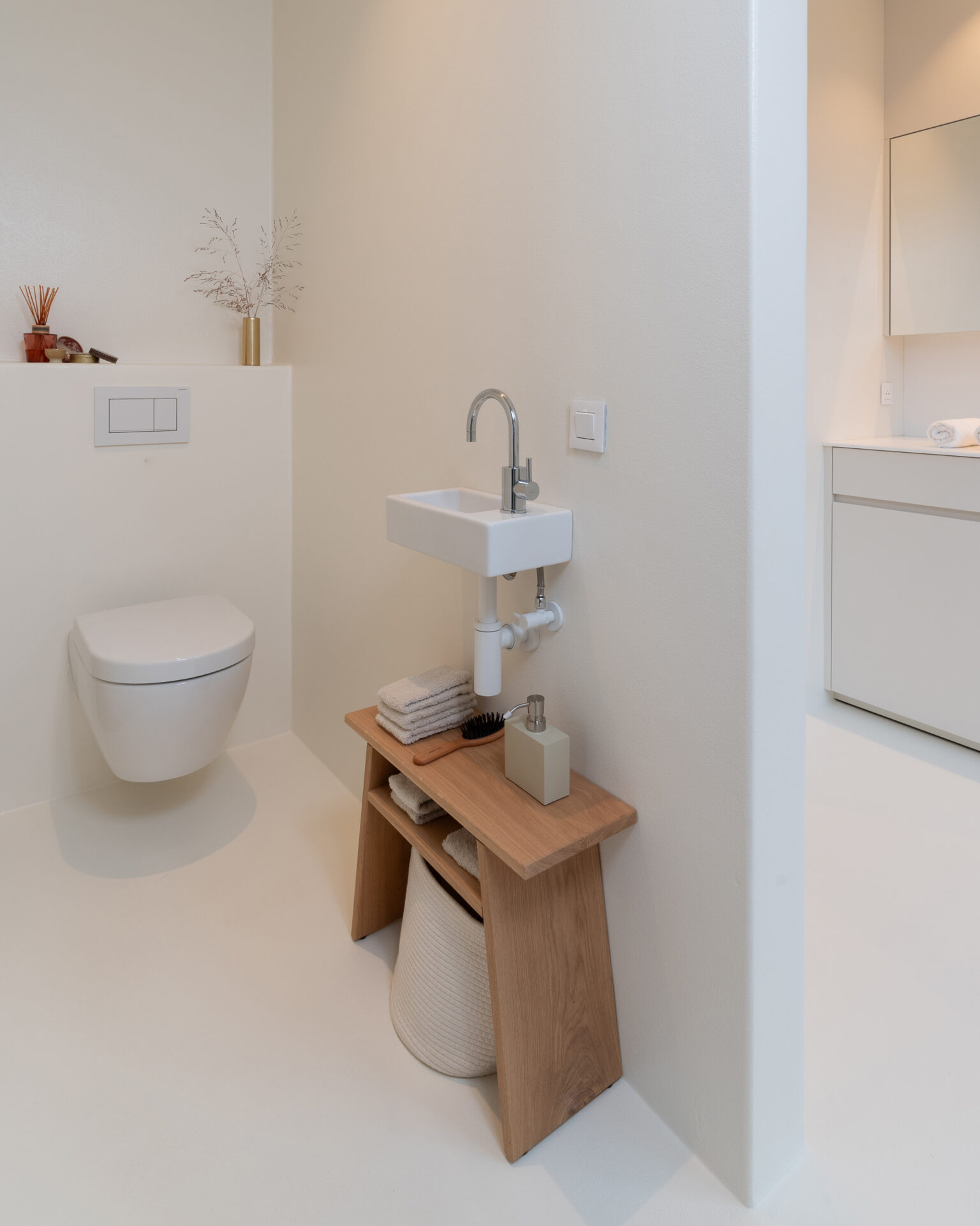 Badkamer met scheidingsmuur voor privacy