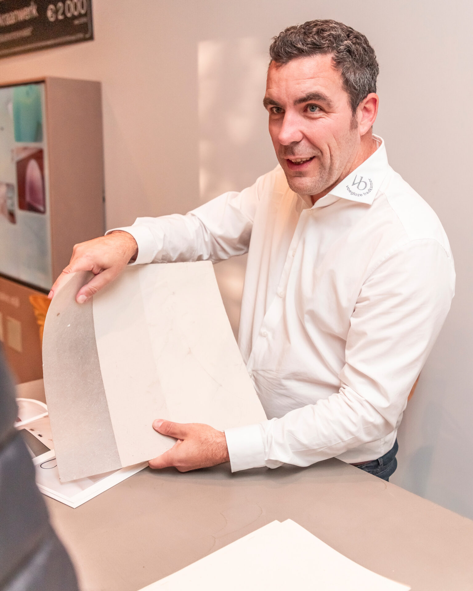 Productadviseur Tom van Voegloze Badkamer met Polycoat en Polynature staal